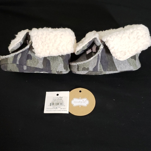 Mud Pie Other - NWT- Mud Pie Came Baby Booties, Sherpa